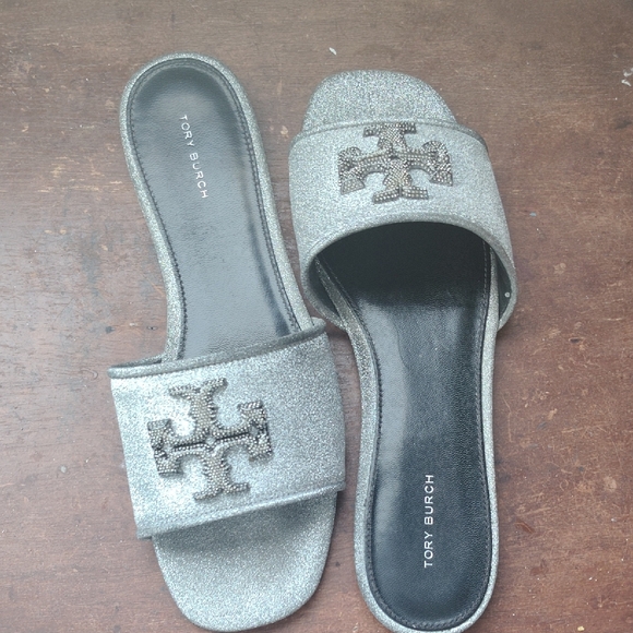 Tory Burch Shoes - 🔥Tory Burch Metallic Silver Slides🔥
